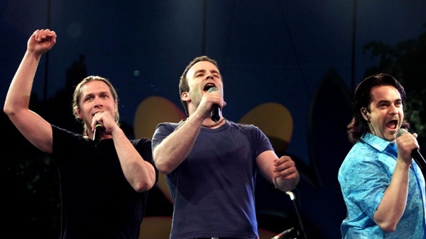 Singer Kevin Parent is seen with Marc Dery and Sylvain Cossette as they open up the show for the St-Jean-Baptiste celebrations in Quebec City, Friday, June 23, 2000. (Jacques Boissinot / THE CANADIAN PRESS)