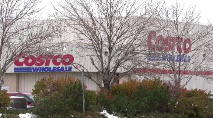 the city is looking at working with Costco to add lights at the St. James location. (Source: Jeff Keele/CTV News Winnipeg. Nov. 6, 2023)