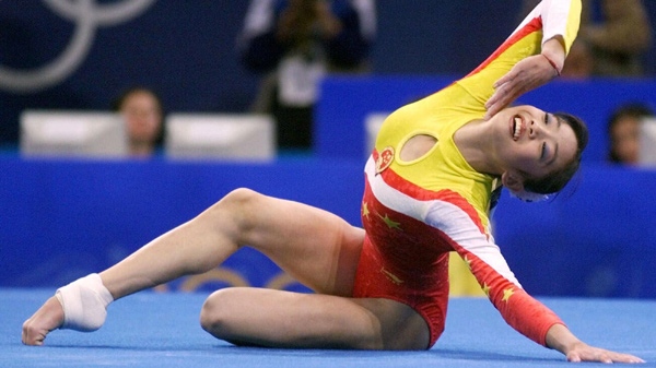 Yang Yun of China competes on the floor during the women's gymnastic team finals at the 2000 Summer Olympic Games Tuesday, Sept. 19, 2000, in Sydney. (AP Photo / Amy Sancetta)