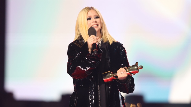 Avril Lavigne accepts the Juno for TiktTok Fan Choice at the Juno Awards in Edmonton on Monday, March 13, 2023. THE CANADIAN PRESS/Timothy Matwey