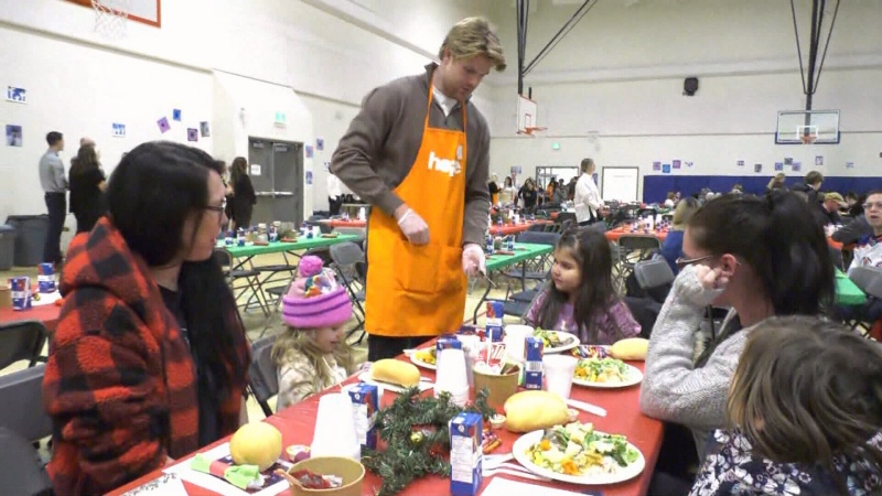  Oilers team up with Hope Mission for holiday meal