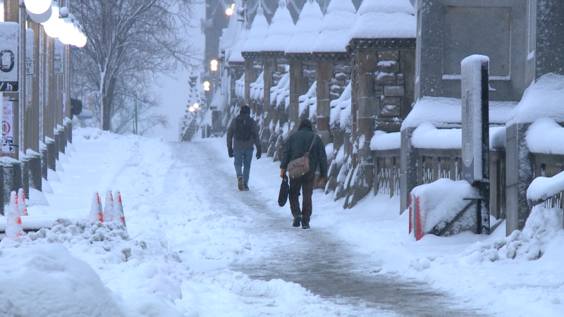 Ottawa commuters braved the winter storm on Monday morning. (Jim O'Grady/CTV News Ottawa)