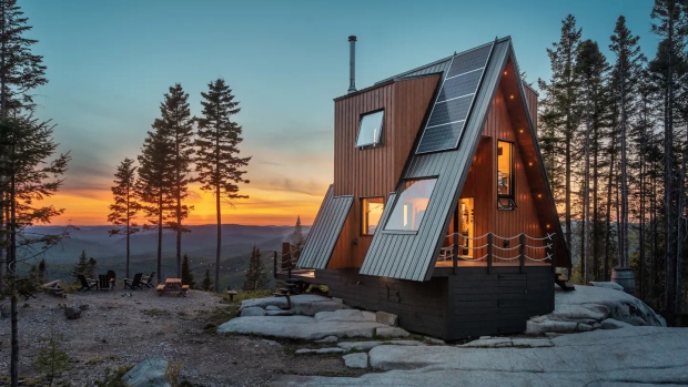 To help guests find great places to stay, Airbnb has launched their Guest Favorites collection, the most-loved homes on the platform based on ratings, reviews, and reliability. From stunning minimalistic desert homes in California to off-the-grid cabins in Australia, here's a selection of the 9 best.