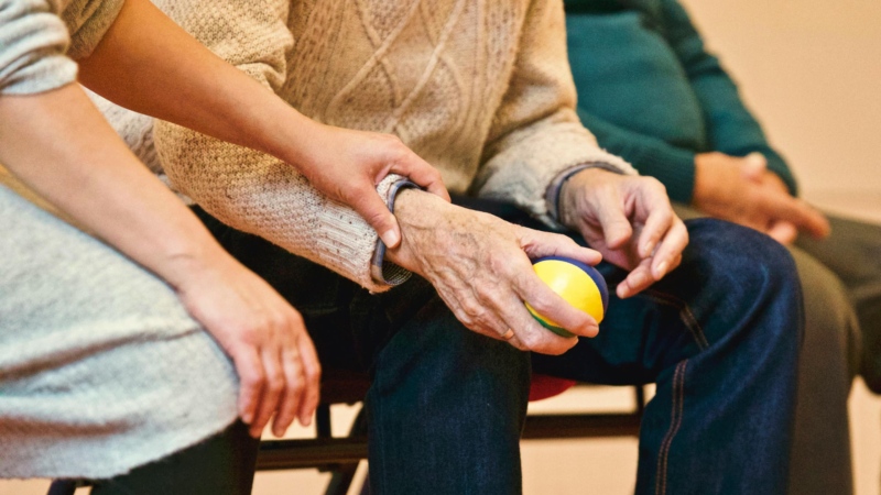 A caregiver helps a senior. (Credit: Matthias Zomer/pexels.com)