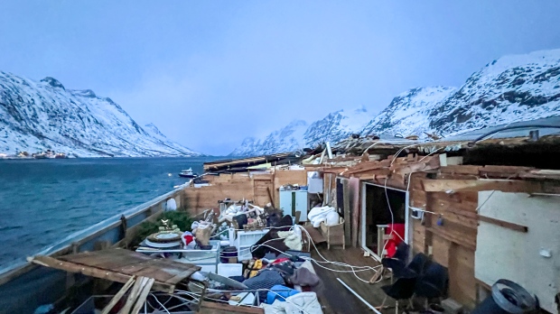 Storm i Norge får folk til å bøye seg
