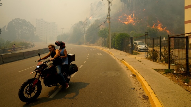 Incendios en Chile: 99 muertos y cientos de desaparecidos, según autoridades