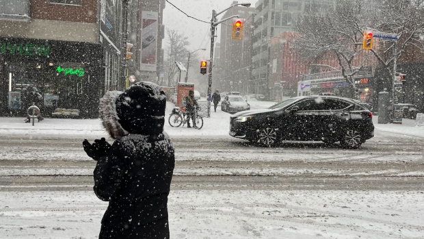Pedestrians and commuters battled a burst of heavy snow on Feb. 15, 2024 in downtown Toronto. The snow began falling over the noon hour and according to Environment Canada, the city saw 5 to 10 cm of snow, with peak snowfall rates of 2 to 4 cm/hour. (Josh Freeman/CP24)

