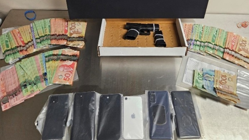Police display a weapon, cash and evidence allegedly seized during a search of an Innisfil, Ont., home in Thurs., Feb. 22, 2024. (Source: OPP)