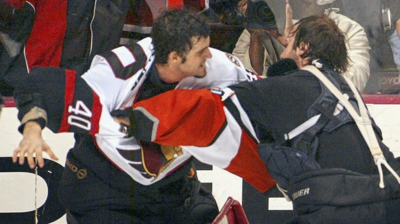 Ottawa Senators goalie Patrick Lalime, left, and Philadelphia Flyers goalie Robert Esche fight on March 5, 2004 in Philadelphia. (George Widman / AP Photo)