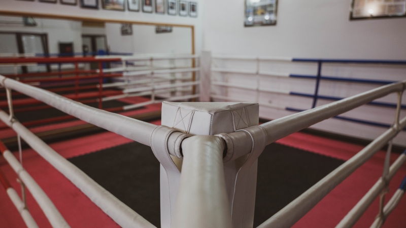 Fights are contested in a ring with five two-minute rounds, shorter than boxing and MMA whose rounds last three and five minutes, respectively. (Pexels)
