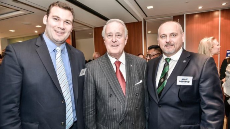 Barrie Mayor Alex Nuttall poses with former Prime Minister Brian Mulroney (X: @AlexFromBarrie)