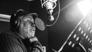 Former PQ minister Maka Kotto records his jazz album. (GSI Musique)