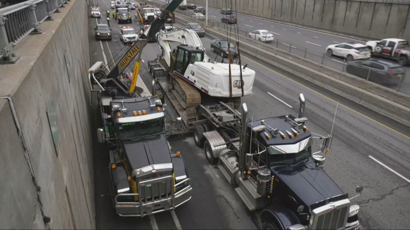 There is major traffic on the southbound Decarie Expressway after a truck collided with an overpass. (Pedro Querido/CTV News)