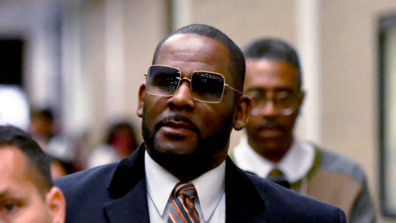 R. Kelly leaves the Daley Center after a hearing in his child support case, May 8, 2019, in Chicago. (AP Photo/Matt Marton, File)