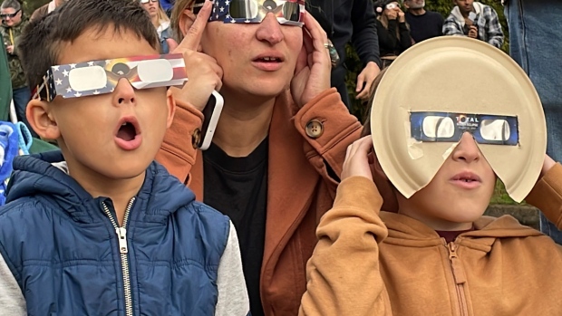 Gafas para eclipses solares: ¿Vale la pena comprarlas?