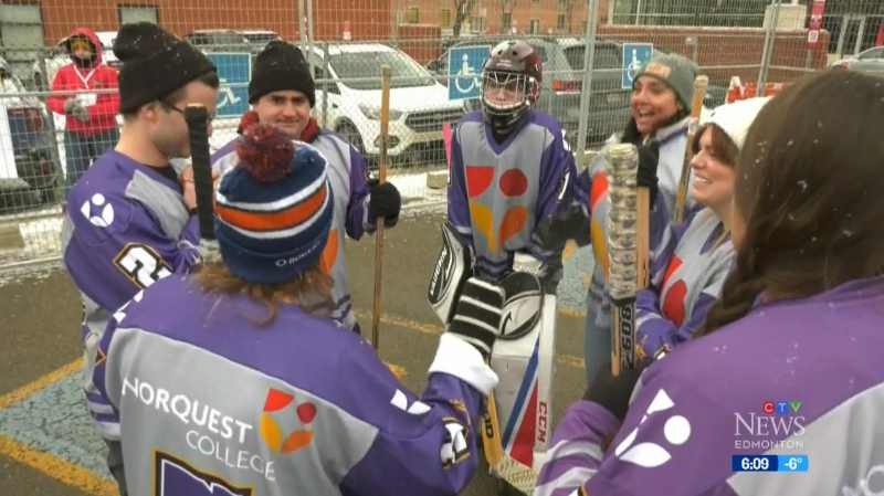 Canadian newcomers play street hockey 