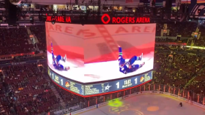 Social media video shows Vancouver rapper bbno$ falling on the ice during a Canucks game on March 28, 2024. (X/bbno$)