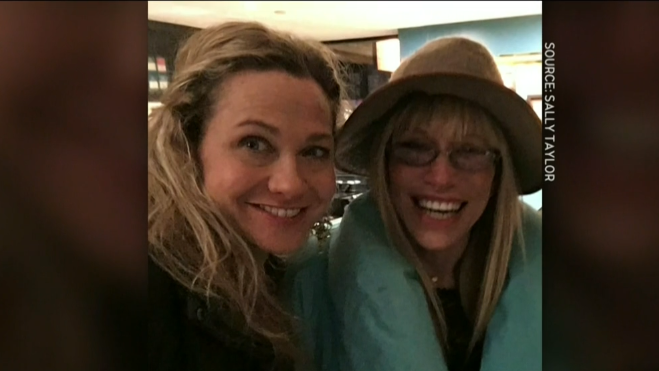 Sally Taylor and her mother Carly Simon. (Source: Sally Taylor)