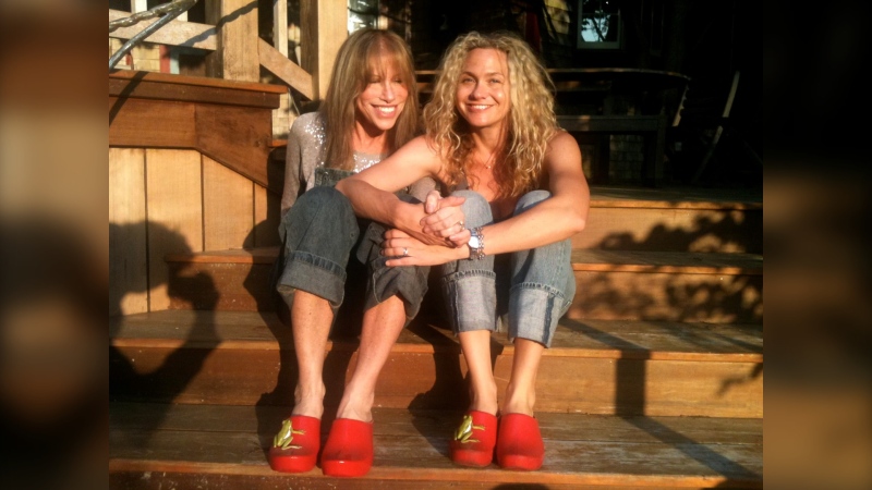 Sally Taylor and her mother Carly Simon. (Source: Sally Taylor)