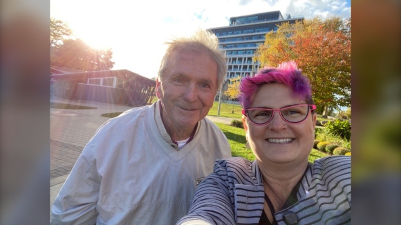 Jodi McDaniel meets her biological father for the first time in Oakville, Ont., in October 2020. (Jodi McDaniel)