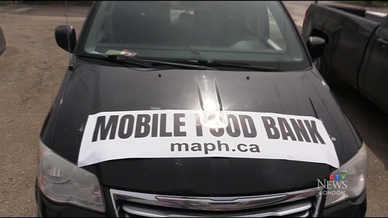  New Canadians help others with mobile food bank 