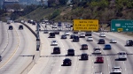 Motorists make their way along the 405 freeway in the Sepulveda Pass area, Thursday, April 14, 2022, in Los Angeles. (AP Photo / Marcio Jose Sanchez)