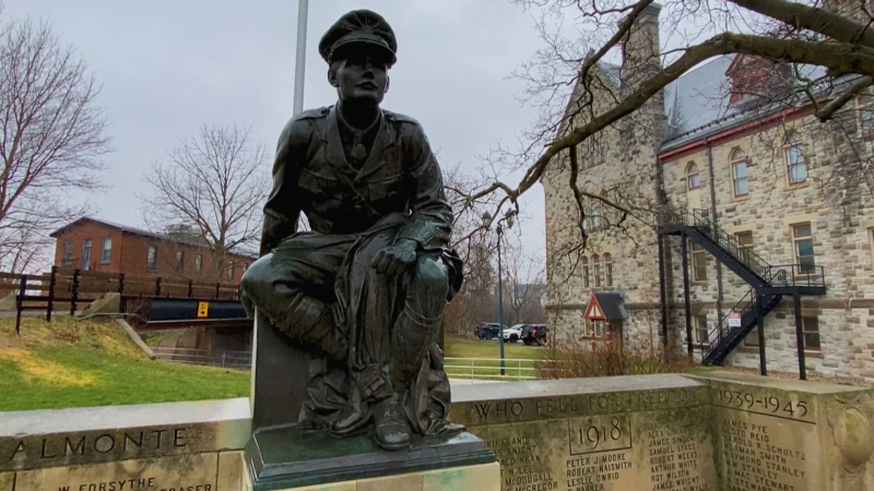 The cenotaph in Almonte, Ont. April 11, 2024. (Dylan Dyson/CTV News Ottawa)