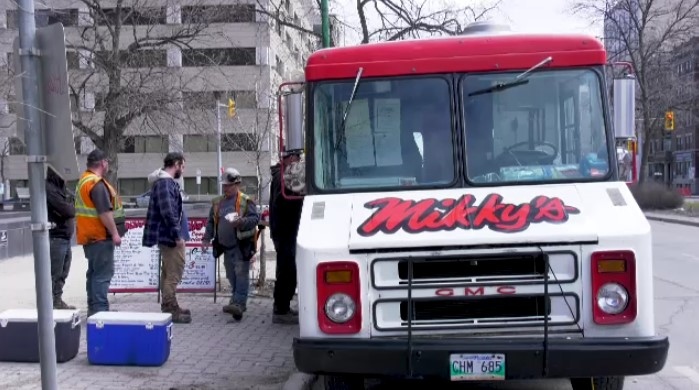 People are seen lined up at Mikky's food truck on April 11, 2024. (Daniel Halmarson/CTV News Winnipeg)