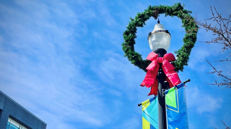 A wreath can be seen hanging in Uptown Waterloo from some city light posts. (Spencer Turcotte/CTV News Kitchener)
