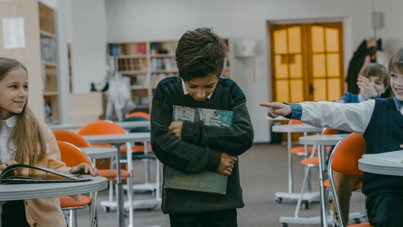 A child is bullied in school. (Mikhail Nilov/pexels.com)
