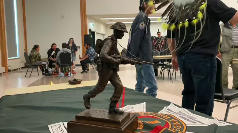 WATCH: Indigenous veterans of the Regina Rifles were honoured at Peepeeksisis First Nation. Sierra D’Souza Butts reports.