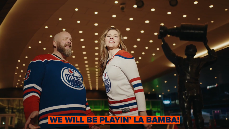 Robert Clark and Helen Hassinger perform an Oilers-themed version of La Bamba. (Source: Edmonton Opera)