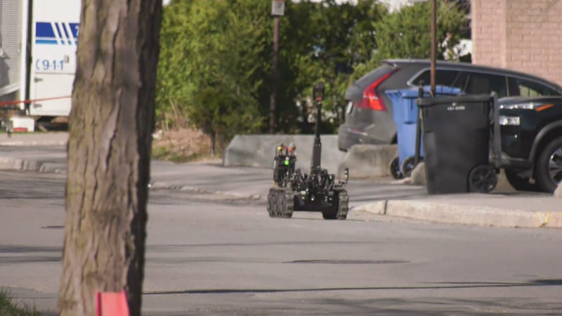 Montreal police send in the bomb squad after reports of dynamite found on the sidewalk (CTV News)