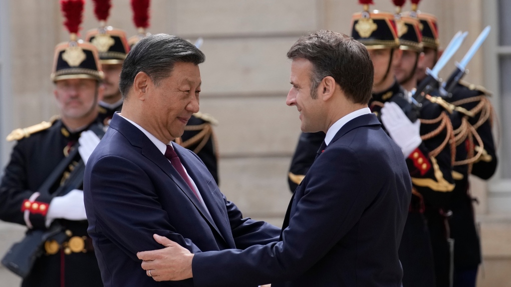 Emmanuel Macron and Xi Jinping