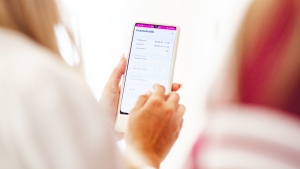 Linda's sensor creates a "heat map" of the breast that highlights suspicious-looking areas. The device's AI-assisted smartphone app analyzes that data and estimates the likelihood of breast cancer within seconds. (HANDOUT / Linda Lifetech) 