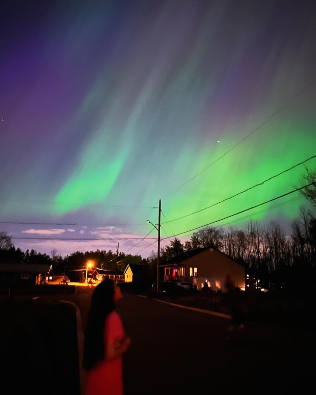 Solar storm on May 10, 2024 as viewed from Kahnawake, Que. (Kanerahtenhawi Whyte)