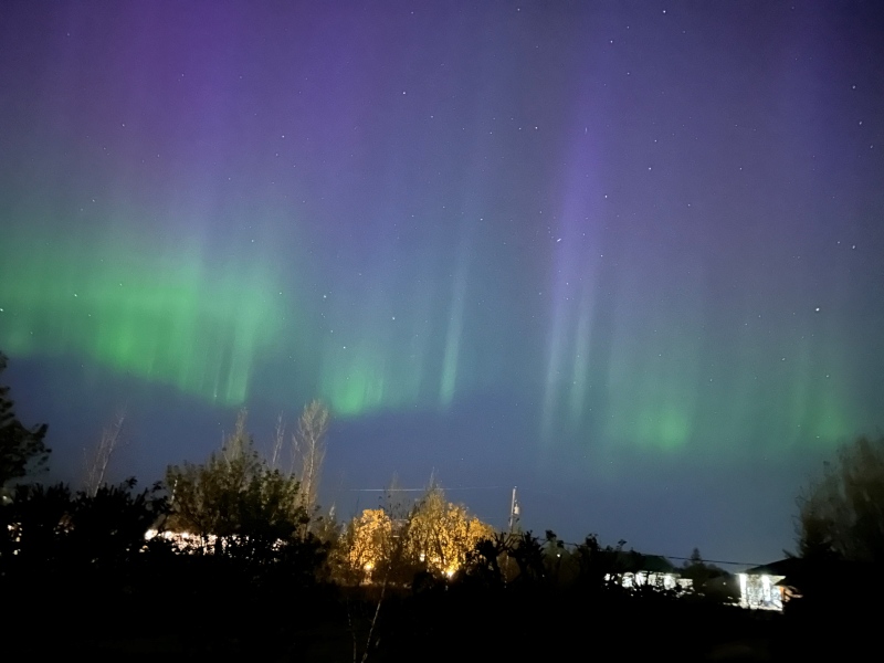 West St. Pau'sl Northern Lights show on May 10, 2024 (Dolly Kuzyk) 