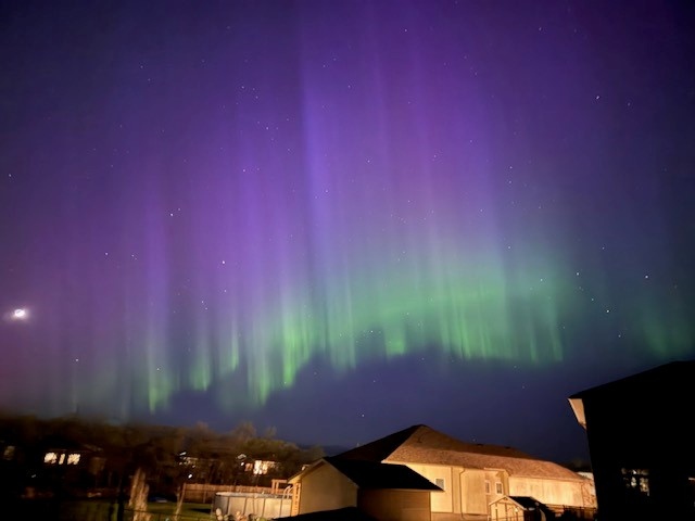 Northern light show in Manitoba on May 11, 2024 (Antonella Bertone) 