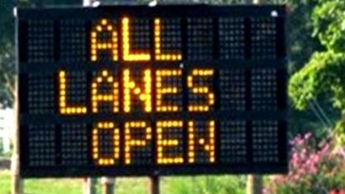 Electronic sign reading 'All lanes open.' (File photo/Supplied/Ontario Provincial Police)