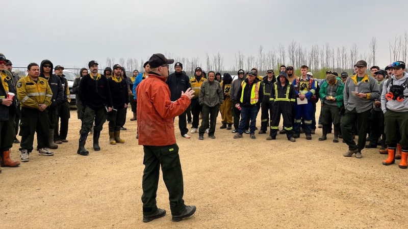 Crews working on the MWF-017 wildfire near Fort McMurray, Alta. get a briefing on May 13, 2024. (Source: Regional Municipality of Wood Buffalo)