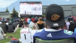 Hundreds attend Canucks viewing event in park