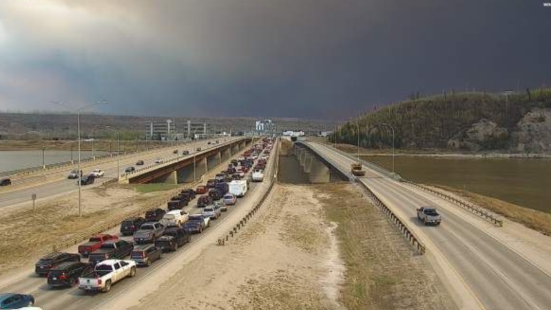 Traffic on Memorial Bridge southbound on Highway 63 after an evacuation order was issued for several Fort McMurray neighbourhoods on May 14, 2024 due to wildfire. (Source: Alberta 511)