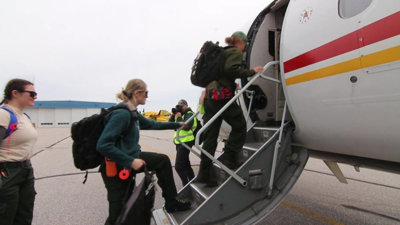 Northern Ontario fire rangers board plane in Dryden heading to fight wildfires in Manitoba. May 14, 2024 (Courtesy AFFES/MNRF)