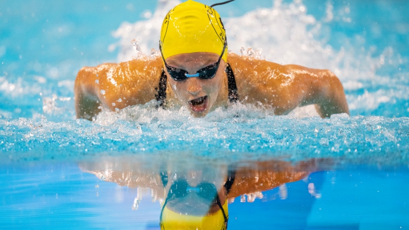 Summer McIntosh breaks swimming world record