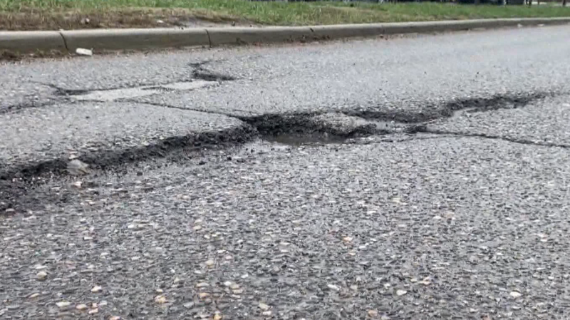 Pothole in Calgary street causes problems for driv