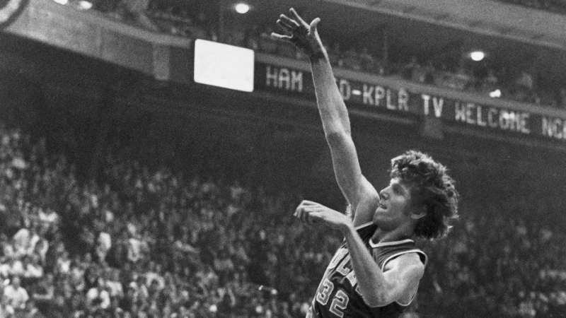 Bill Walton, who won the NBA MVP Award in 1977-78 and was later inducted into the Basketball Hall of Fame, died Monday at 71. (AP file photo)