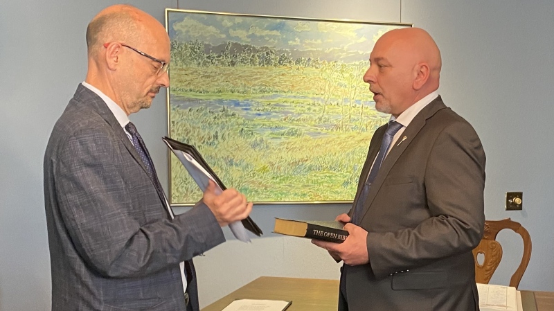 Terry Jenson being sworn in as the Minister for SaskBuilds and Procurement. (Gareth Dillistone/CTV News)