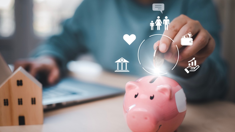 In his latest personal finance column for CTVNews.ca, Christopher Liew explains how automating your savings and paying yourself has never been easier, thanks to the digital banking tools and apps that are out there (Getty Images / Bussarin Rinchumrus)