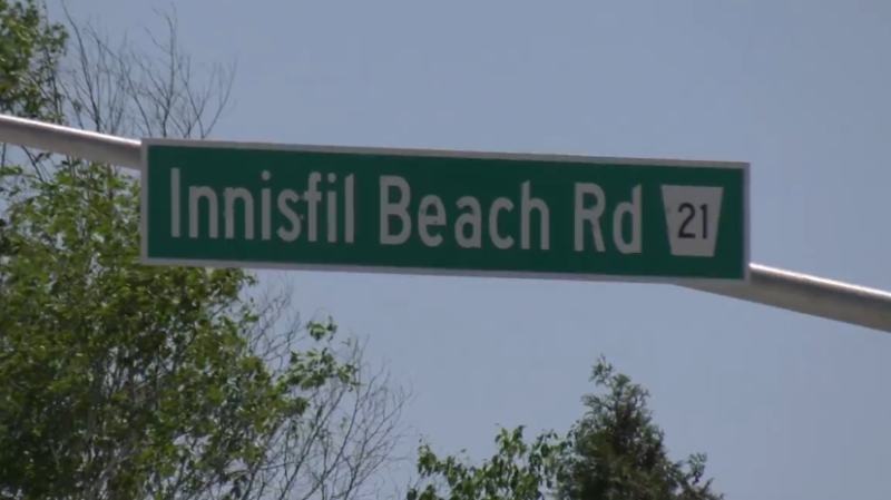 Innisfil Beach Road sign in Innisfil, Ont. (CTV News/Chris Garry)