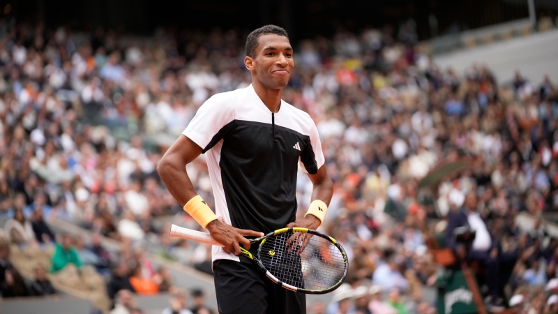 Canada's Felix Auger-Aliassime reacts during his fourth round match of the French Open tennis tournament against Spain's Carlos Alcaraz at the Roland Garros stadium in Paris, Sunday, June 2, 2024. (Christophe Ena, The Associated Press)